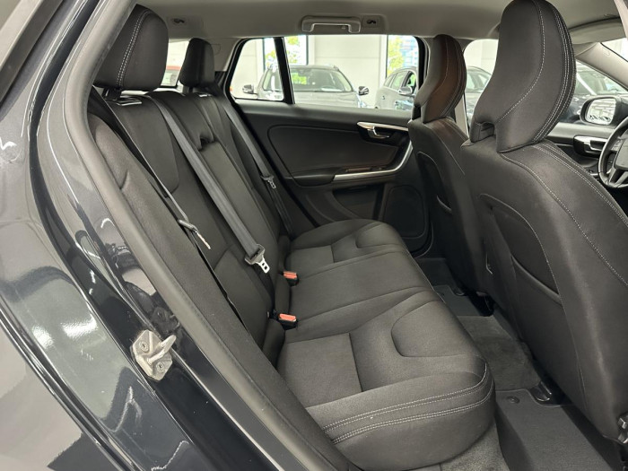 Volvo V60 D2 KINETIC NAVIGACE REZERVACE 2.0 d