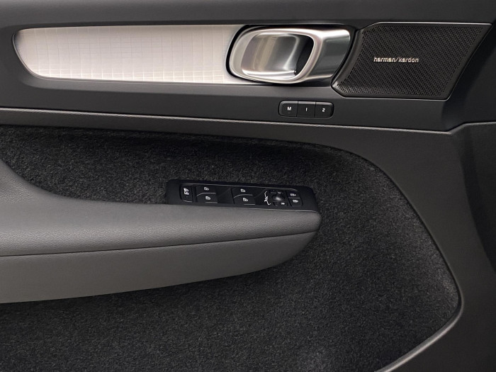 Volvo XC40 B3 DARK PLUS AUT CZ