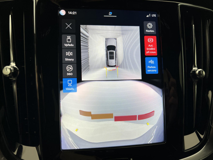 Volvo V60 B4 DARK PLUS