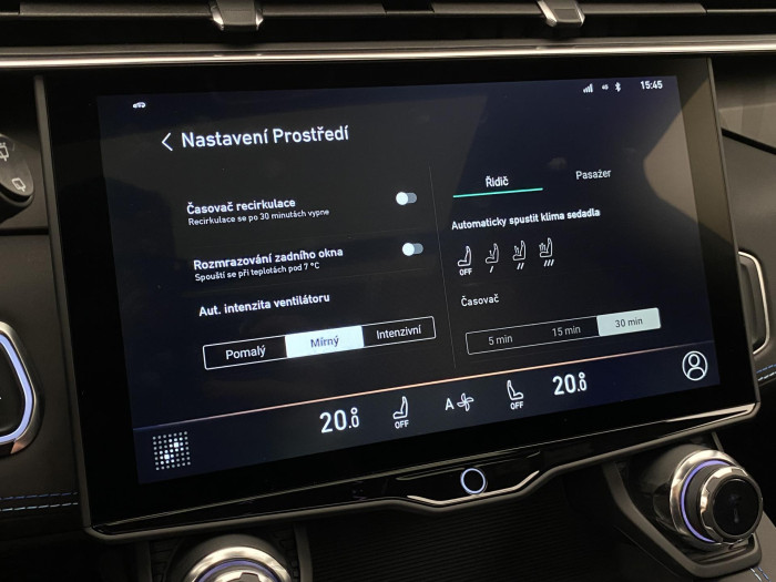 Lynk & Co 01 PHEV DCT AUT 1.maj REZERVACE