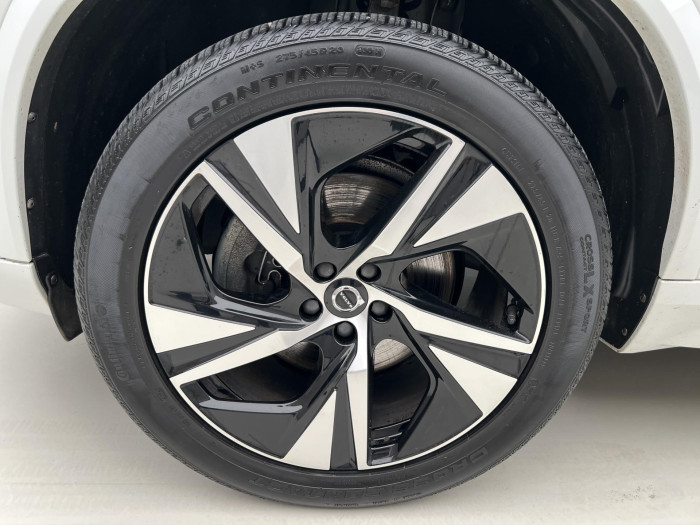 Volvo XC90 B6 AWD R-DESIGN AUT REZERVACE