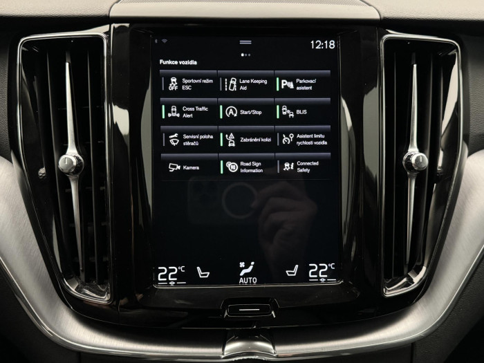 Volvo XC60 B4 AWD PLUS DARK AUT CZ