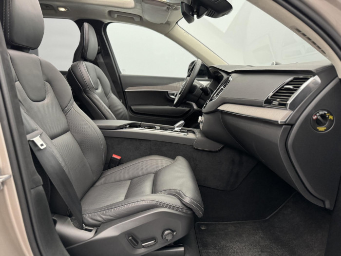 Volvo XC90 T8 AWD RECHARGE ULTIMATE DARK