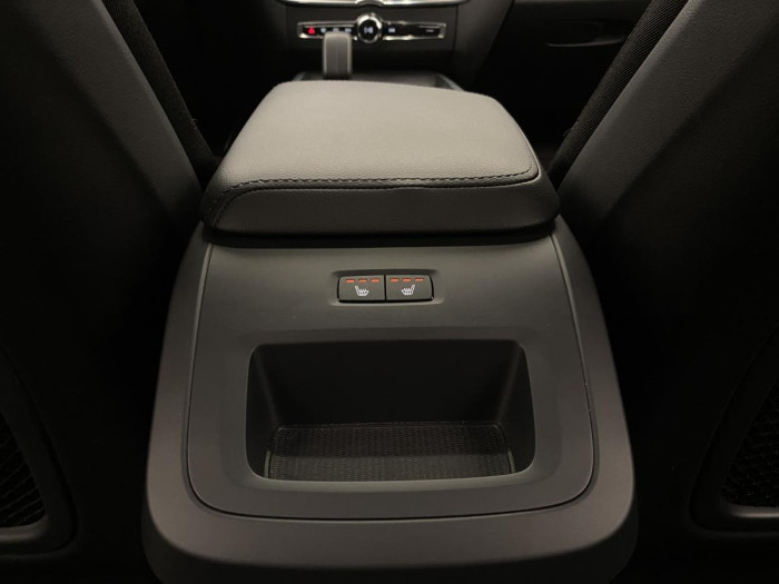 Volvo XC60 B4 CORE AUT REZERVACE