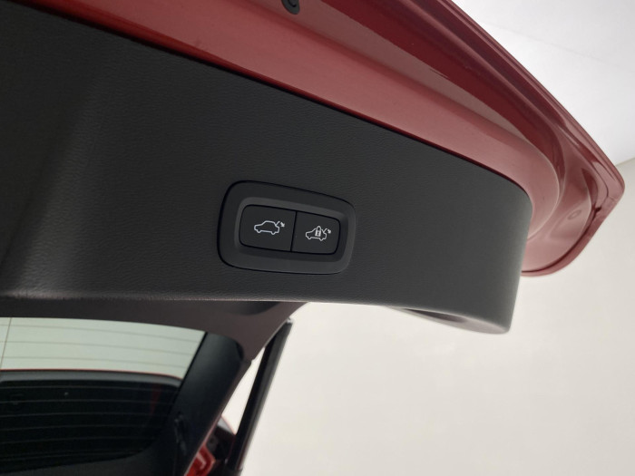 Volvo XC40 B4 DARK PLUS REZERVACE