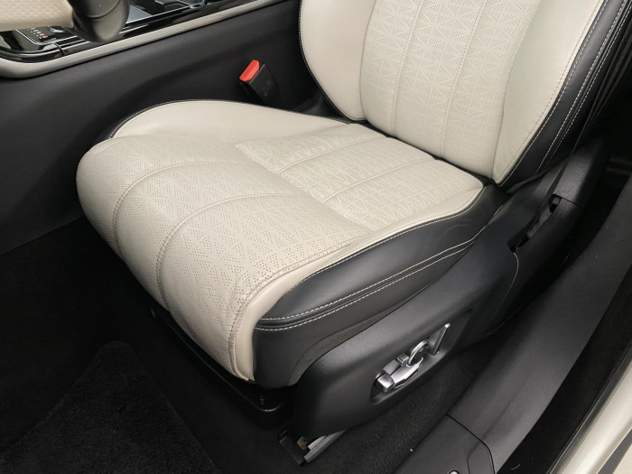 Land Rover Range Rover Velar D275 R-DYNAMIC AWD REZERVACE 3.0 d Dynamic