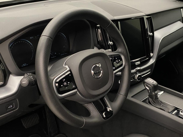 Volvo XC60 T5 AWD MOMENTUM AUT REZERVACE 2.0 Momentum