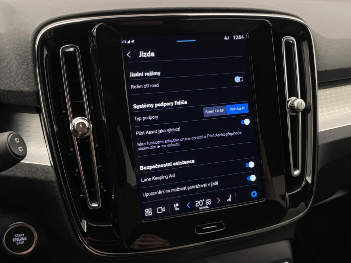 Volvo XC40 B5 AWD PLUS AUT REZERVACE