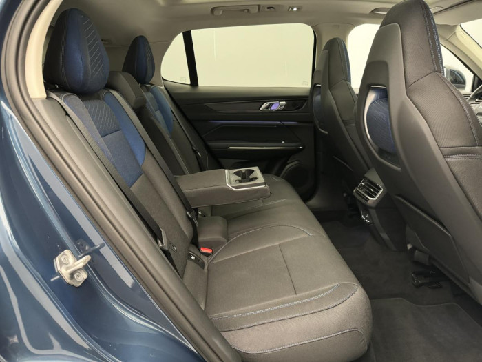 Lynk & Co 01 PHEV DCT AUT 1.maj. REZERVACE