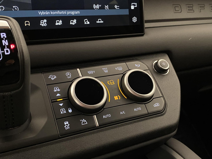 Land Rover Defender 110 D250 X-DYNAMIC SE REZERVAC 3.0 d Dynamic SE