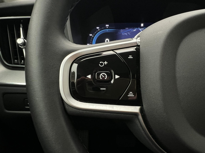 Volvo XC60 B5 AWD PLUS DARK AUT CZ