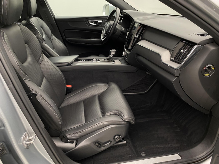 Volvo XC60 D4 AWD R-DESIGN AUT CZ 2.0 d