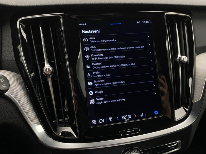 Volvo V60 B4 DARK PLUS AUT CZ