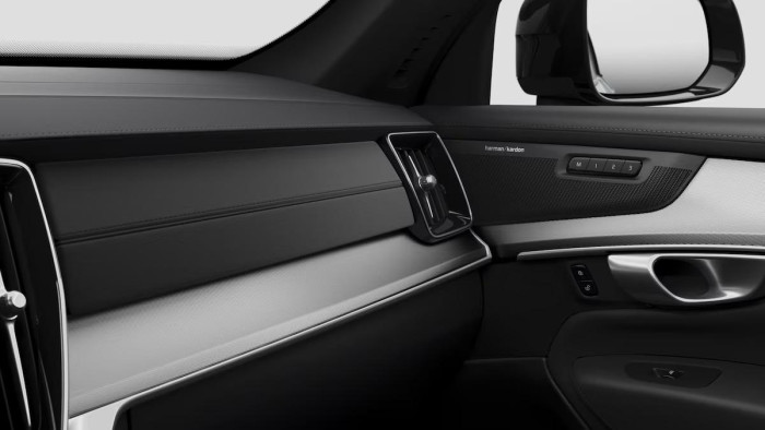 Volvo XC90 B5 AWD BLACK EDITION PLUS 7