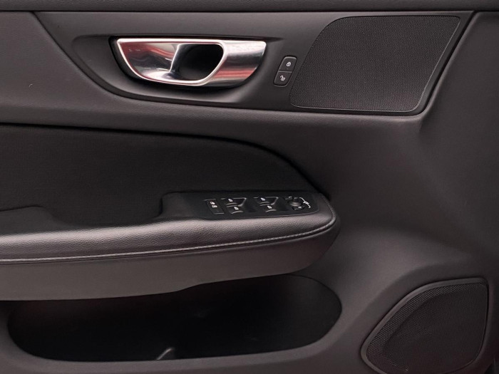 Volvo V60 B4 MOMENTUM AUT REZERVACE 2.0 Momentum