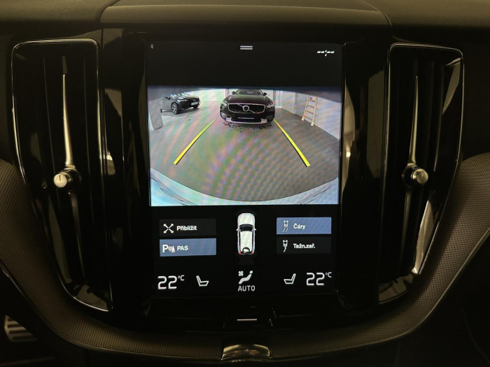 Volvo XC60 D5 AWD R-DESIGN AUT REZERVACE 2.0 d