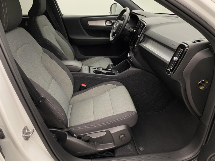 Volvo XC40 B4 MOMENTUM REZERVACE 2.0 Momentum