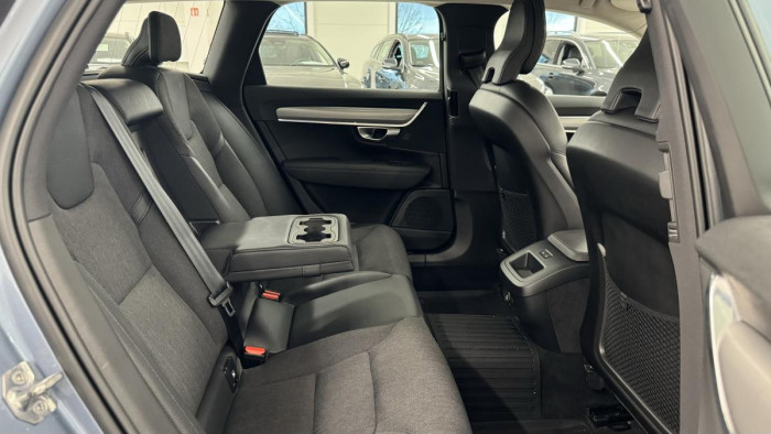 Volvo V90 D4 MOMENTUM AUT REZERVACE 2.0 d Momentum