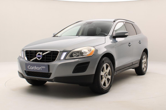 Volvo XC60 D5 AWD MOMENTUM REZERVACE 2.4 d Momentum