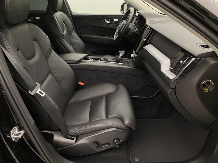 Volvo XC60 D4 MOMENTUM AUT REZERVACE 2.0 d Momentum