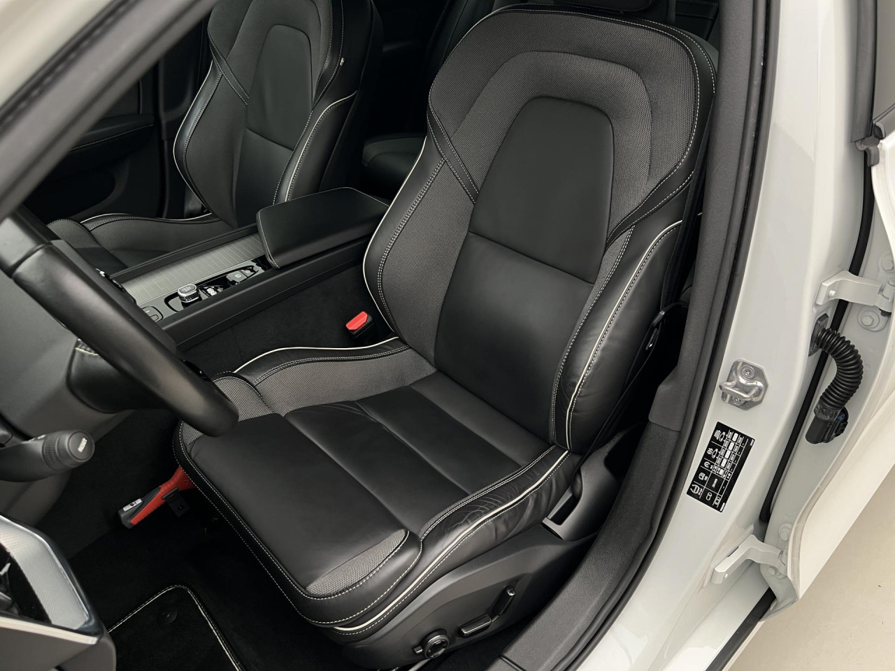 Volvo V60 B3 R-DESIGN AUT 1.maj.