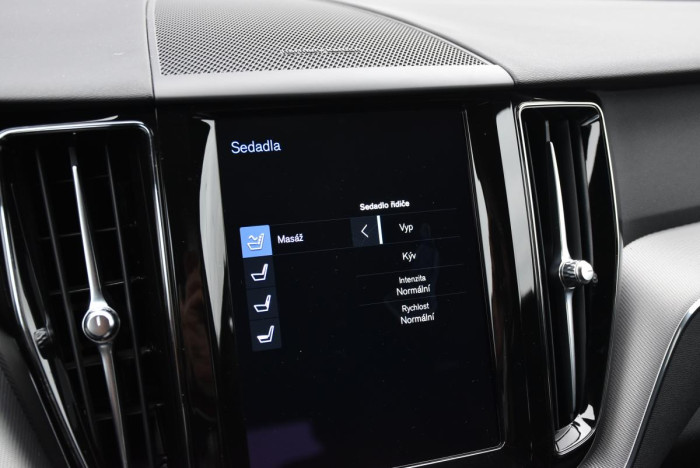 Volvo XC60 B5 AWD R-Design REZERVACE