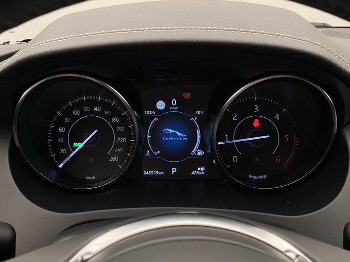 Jaguar E-Pace AWD R-DYNAMIC SE REZERVACE 2.0 Dynamic SE