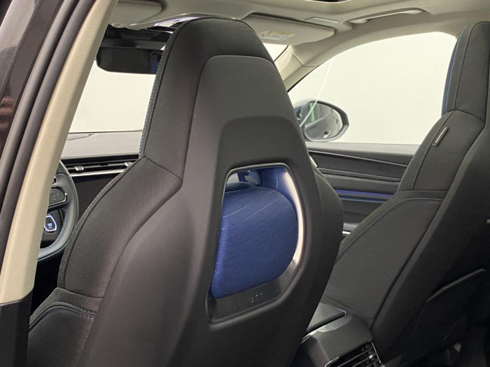 Lynk & Co 01 PHEV DCT AUT 1.maj. REZERVACE