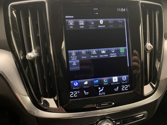 Volvo V60 B4 MOMENTUM AUT REZERVACE 2.0 Momentum