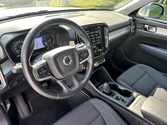 Volvo XC40 B4 AWD MOMENTUM REZERVACE 2.0 Momentum