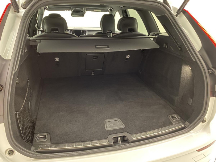 Volvo XC60 T5 AWD R-DESIGN AUT 1.maj.