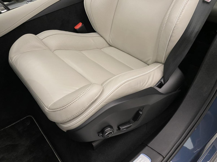 Volvo XC90 B5 AWD R-DESIGN AUT REZERVACE