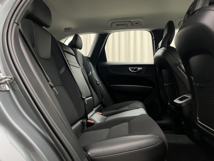 Volvo XC60 B4 AWD MOMENTUM AUT CZ 2.0 Momentum