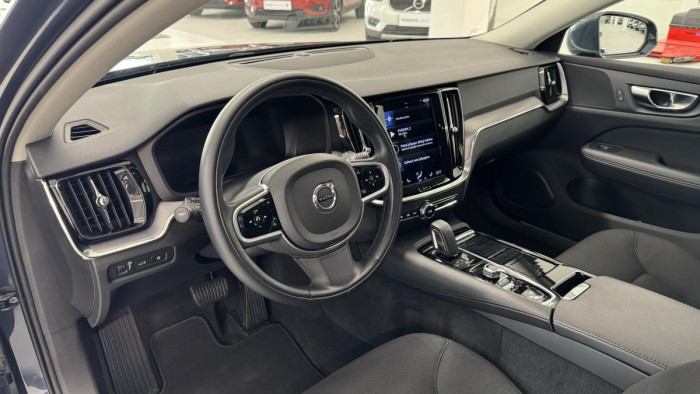 Volvo V60 T6 AWD RECHARGE AT REZERVACE 2.0 AT