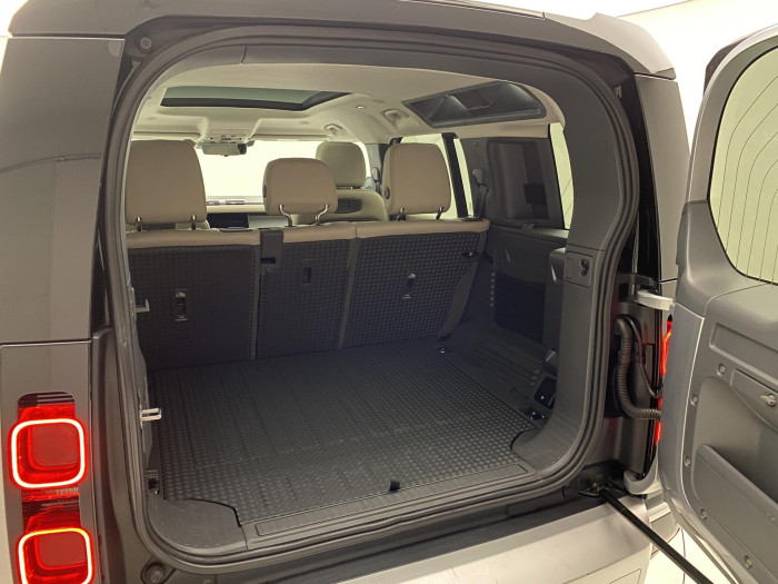 Land Rover Defender P400 SE AWD AUT REZERVACE 3.0 SE