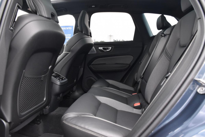 Volvo XC60 B5 AWD ULTIMATE REZERVACE