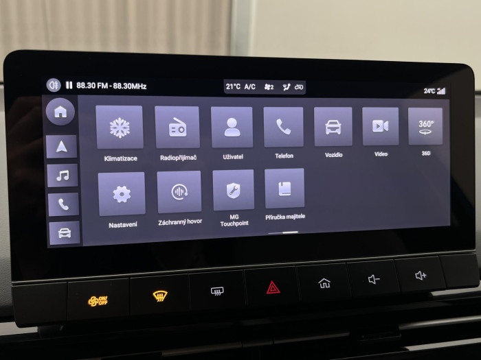 MG MG4 EV EXCLUSIVE 77kWh CZ 1.maj. Exclusive