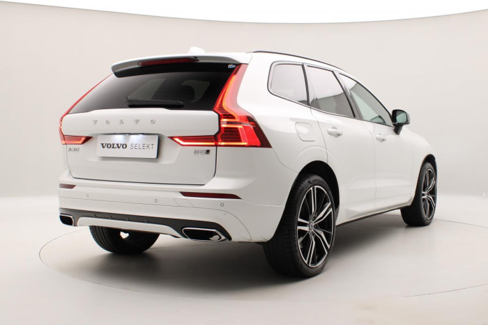 Volvo XC60 B5 AWD R-DESIGN REZERVACE