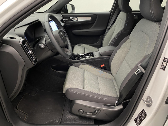 Volvo XC40 B3 DARK PLUS AUT CZ