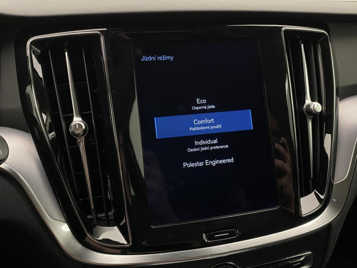 Volvo V60 T5 MOMENTUM AUT CZ REZERVACE 2.0 Momentum