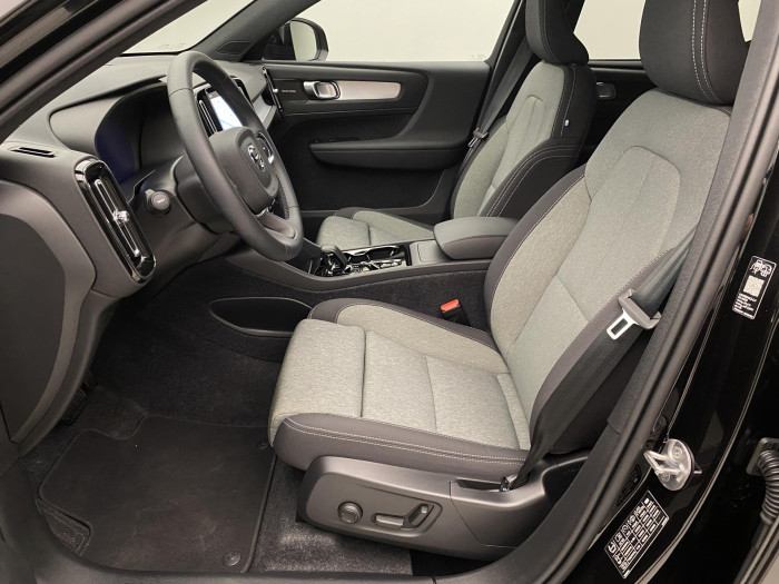 Volvo XC40 B3 DARK PLUS AUT CZ