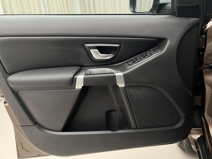 Volvo XC90 D5 AWD SUMMUM 7MÍSTNÁ AUT 2.4 d Summum
