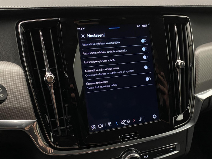 Volvo V90 CC B4 AWD PLUS AUT CZ 1.maj