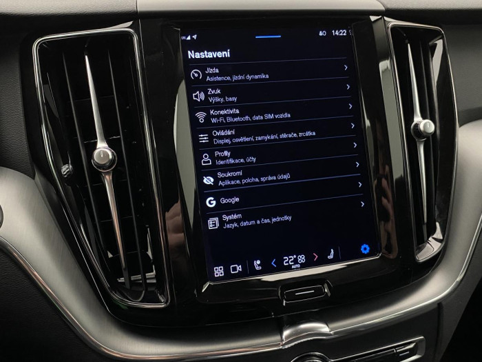 Volvo XC60 B4 MOMENTUM AUT REZERVACE 2.0 Momentum