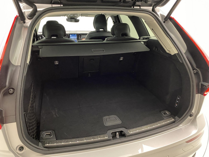 Volvo XC60 T6 AWD PLUS DARK REZERVACE
