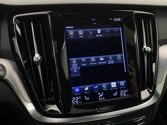 Volvo V60 B6 AWD R-DESIGN REZERVACE