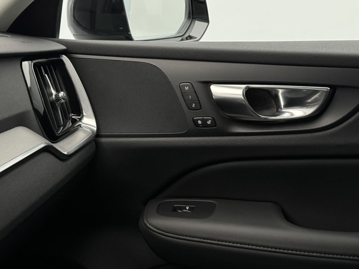 Volvo V60 B4 PLUS DARK CZ 1.maj