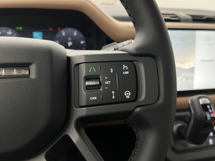 Land Rover Defender 110 D300 X-DYN. HSE REZERVACE 3.0 d