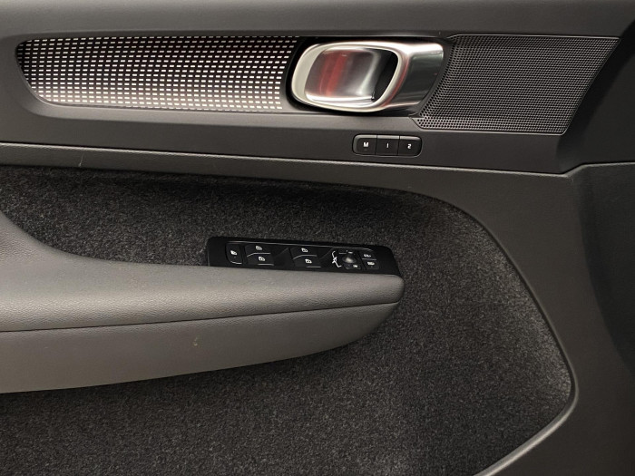 Volvo XC40 B4 AWD R-DESIGN AUT CZ