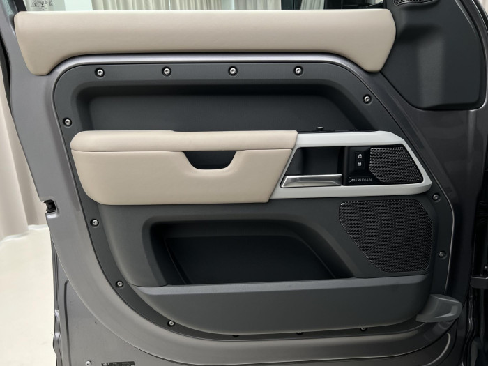 Land Rover Defender P400 HSE AWD AUT CZ